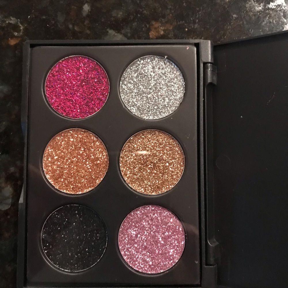 ✨✨NWOT Glitter eye shadow PALLETE ✨🌟⭐️⚡️